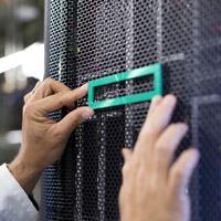 Esta es la imagen de poliza de garantia hpe tech care basic 3 años para sn2010m
