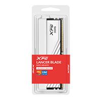 Esta es la imagen de memoria xpg lancer blade udimm ddr5 16gb pc5-44800 5600mhz cl46 1.1v con disipador blanco pc gammer/alto rendimiento (ax5u5600c4616g-slabwh)