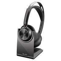 Esta es la imagen de diadema hp poly 9t9j6aaac3 voyager focus 2 uc/ version microsoft teams bluetooth dongle usb-a conexion de hasta 2 dispositivos estereo hasta 19 h de convers alcance hasta 50 m con base de carga